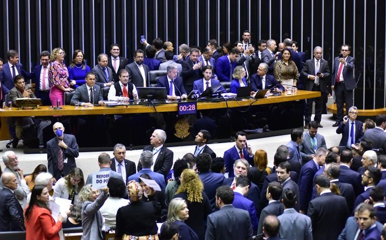 Câmara ressuscita projeto que tira poder dos governadores na escolha do comando da PM