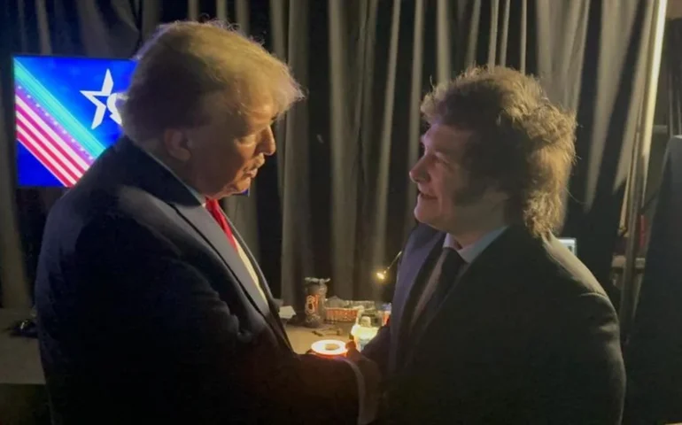 Trump e Milei trocam elogios em evento na Flórida