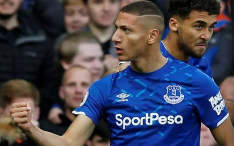 Com gol de Richarlison, Everton bate Liverpool e quebra tabu de 22 anos