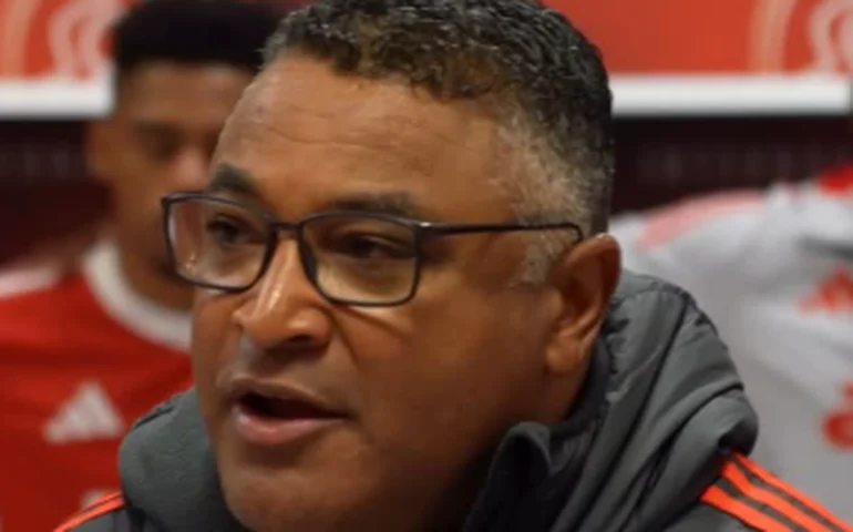 Roger Machado é demitido no Internacional após derrota para o arquirrival Grêmio