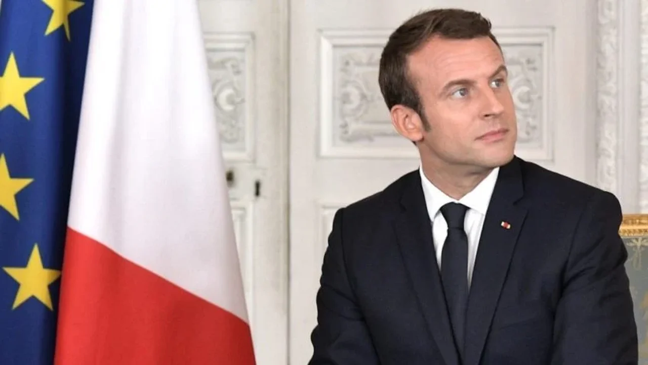 Partido conservador da França exclui presidente que concordou em se aliar com a extrema direita