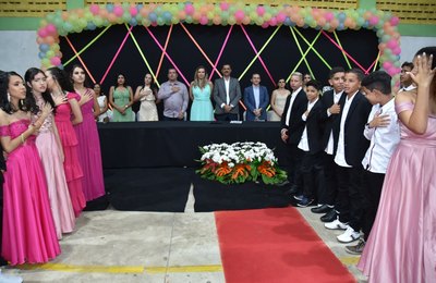 Prefeito Marlan participa da formatura dos alunos do município Limoeiro de Anadia