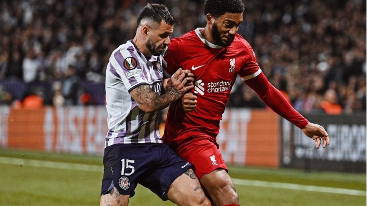 Liverpool poupa titulares, perde do Toulouse e adia classificação às oitavas da Liga Europa