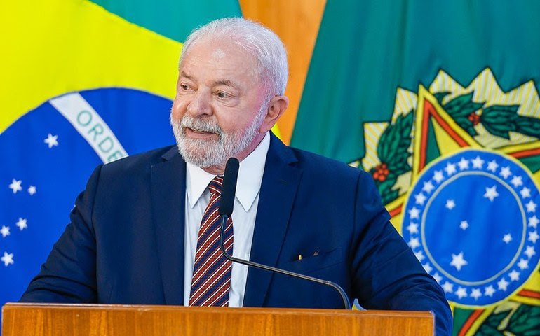 Lula recebe Barroso em jantar no Alvorada e discute sucessão no STF