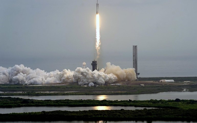 Musk aposta na IA Grok e gera alertas sobre consequências para a SpaceX, aponta jornal