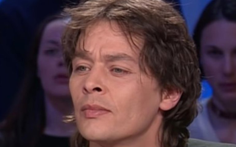 Filho de Alain Delon homenageia o ator nas redes: 'a criança dentro de nós nunca se esquece'