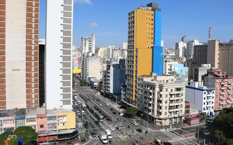 Homem invade estúdio atirando, mata cliente e fere tatuador na Grande São Paulo