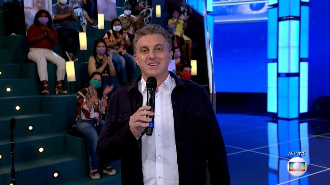 Luciano Huck cumpre desafio e se apresenta com filha no ‘Dança dos Famosos’