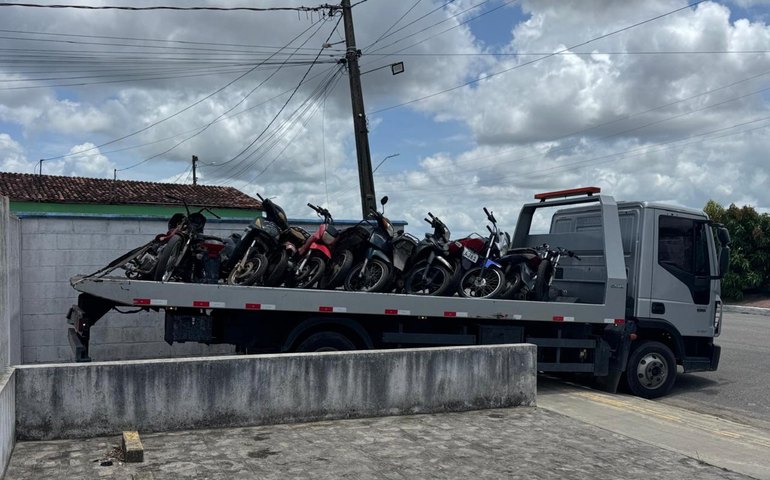 Polícia Civil realiza remoção de veículos apreendidos em Campo Alegre