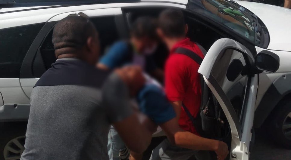 Aluno sendo socorrido após desmaio |Foto: reprodução redes sociais / Foto: Foto: reprodução redes sociais