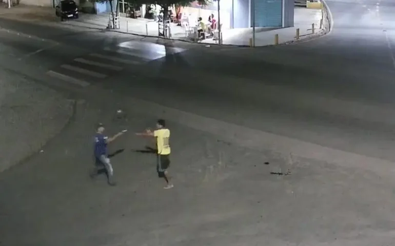 Câmera de videomonitoramento flagra um assassinato nesta madrugada em Palmeira dos Índios