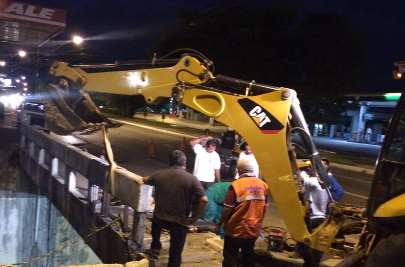 Prefeitura inicia recuperação de mureta de passagem de nível no Farol