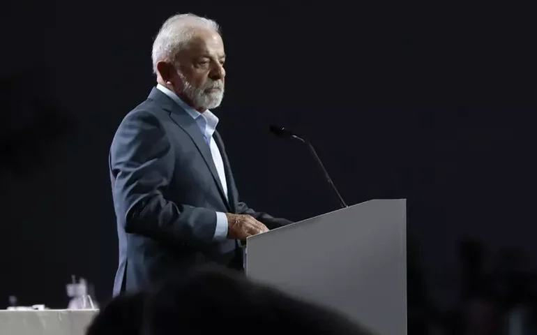 É hora de derrotar negacionistas, diz Lula na abertura da COP30