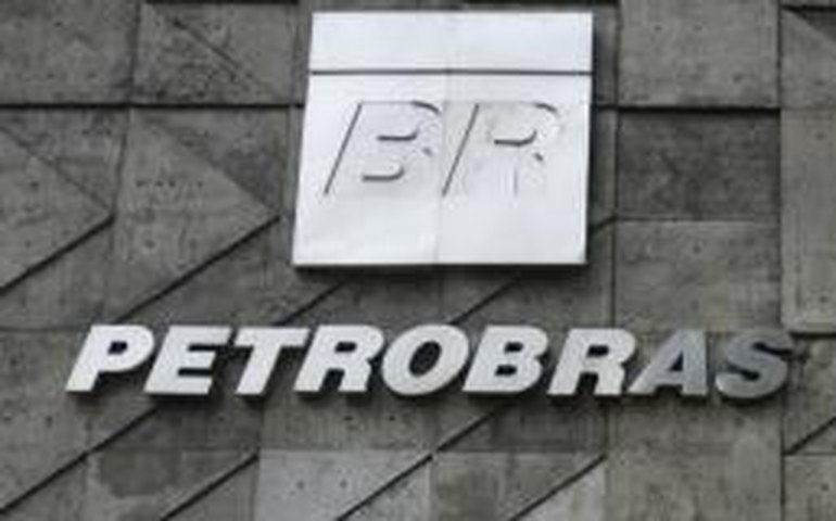 Petrobras reforça esclarecimentos de Graça Foster sobre compra de refinaria