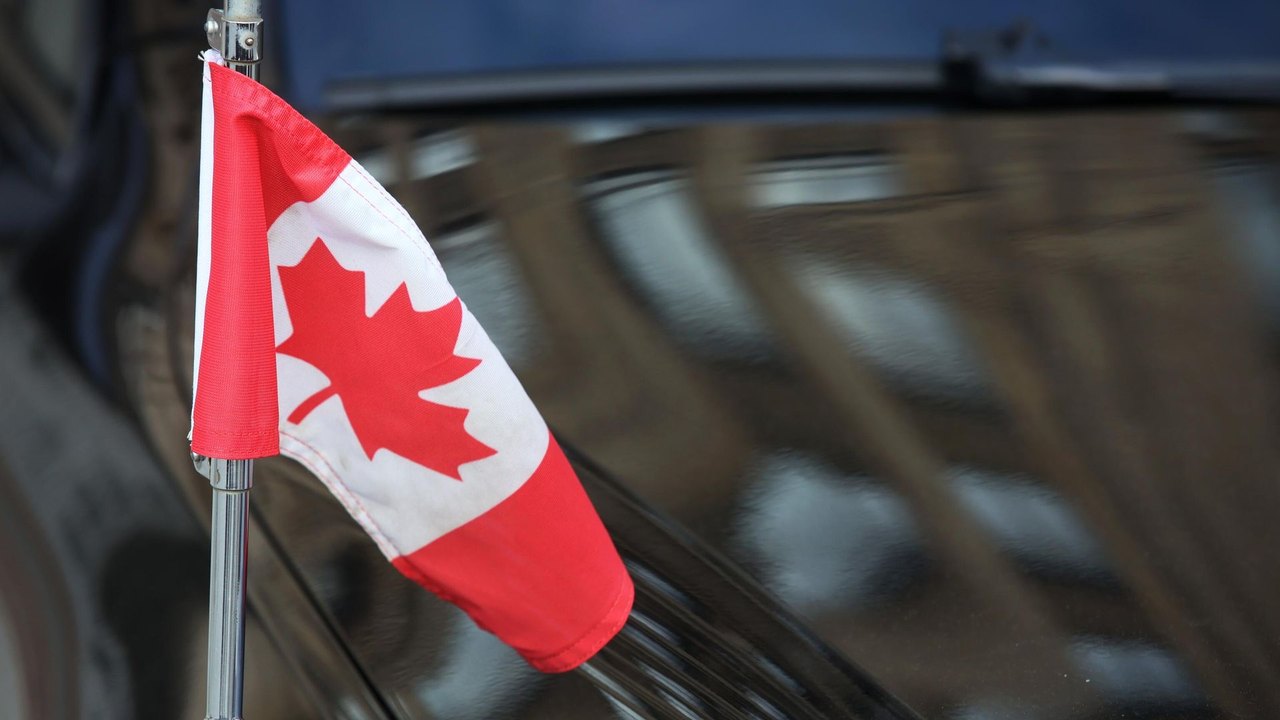 Canadá anuncia tarifas de até 50% contra produtos dos EUA