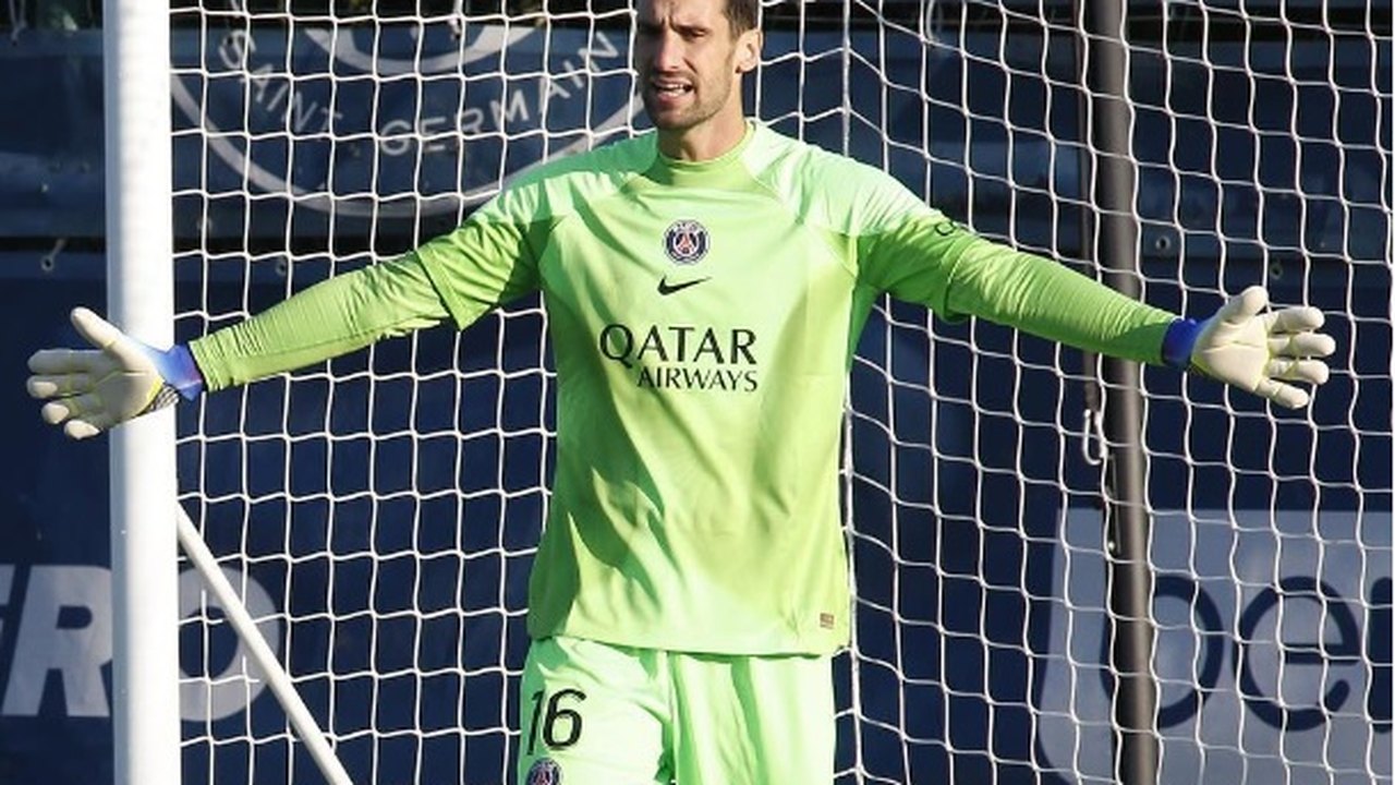 PSG fará homenagem a Sergio Rico em jogo com o Milan no Parque dos Príncipes, diz jornal