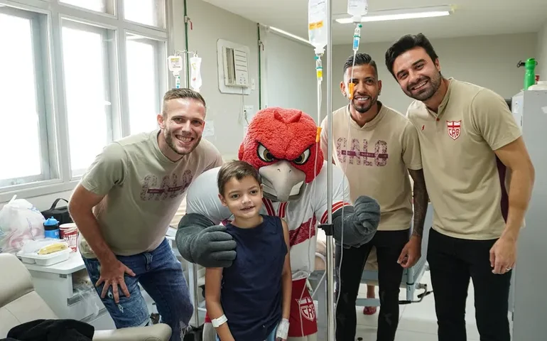 CRB leva esperança e alegria a crianças em tratamento contra o câncer em Maceió
