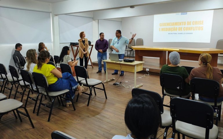 Curso sobre gestão de crises fortalece lideranças no Hospital Escola Hélvio Auto