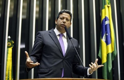 Arthur Lira fiel? Pois é, foi o único de Alagoas a votar a favor de Eduardo Cunha