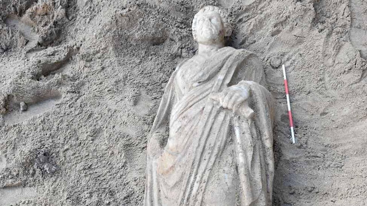 Estudo revela que estátua etrusca de bronze foi intencionalmente enegrecida