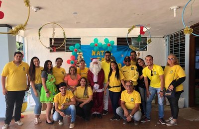 Agentes de trânsito realizam ação em lar de crianças para adoção