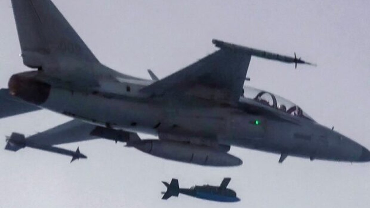 EUA fazem 1º exercício de bomba de precisão em 7 anos sobre a Península Coreana