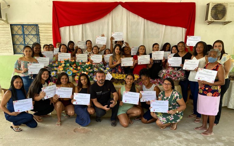 Prefeitura de Branquinha oferta curso de flores artificiais gratuito