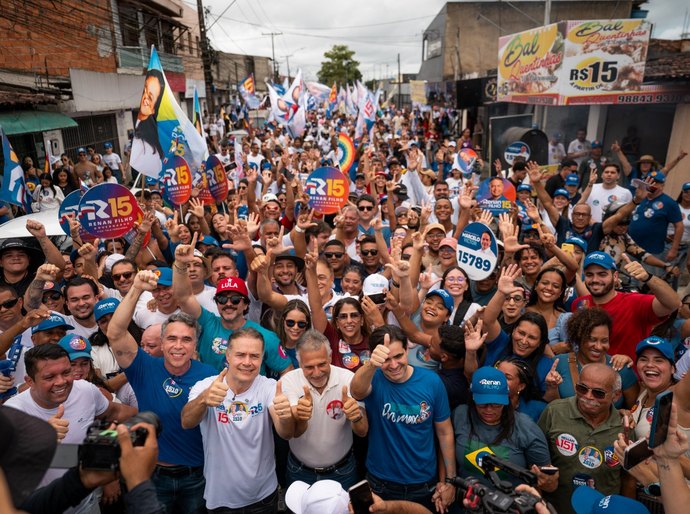 Benedito Bentes celebra candidatura de Renan Filho com mais de 7 mil pessoas nas ruas