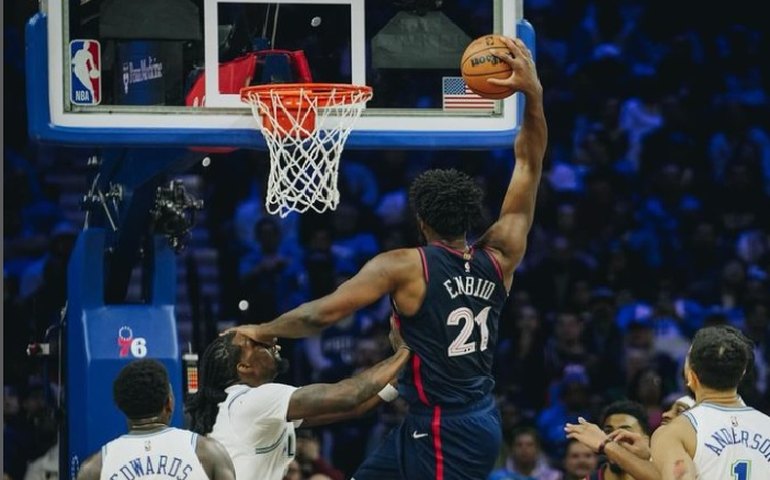 Embiid vence duelo contra Jokic, e os Sixers batem os Nuggets na NBA