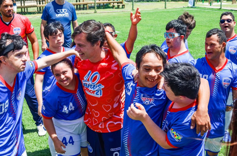 Inclusão de pessoas com síndrome de Down avança na legislação, mas esbarra em desafios cotidianos