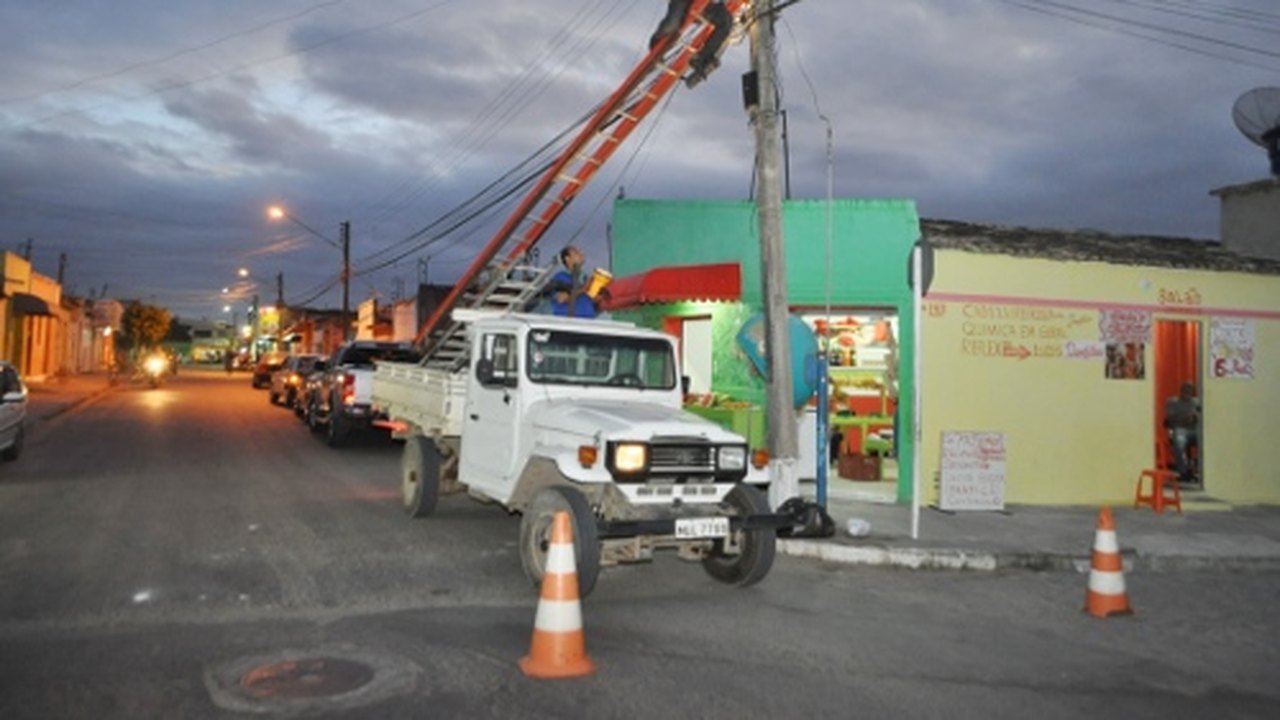 Prefeitura Arapiraca expande serviços no sistema de iluminação pública