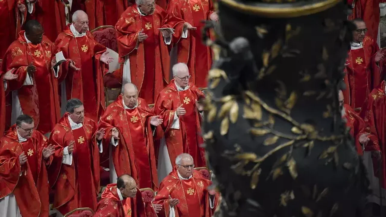 Confira cronograma do 1º dia do conclave que definirá novo papa