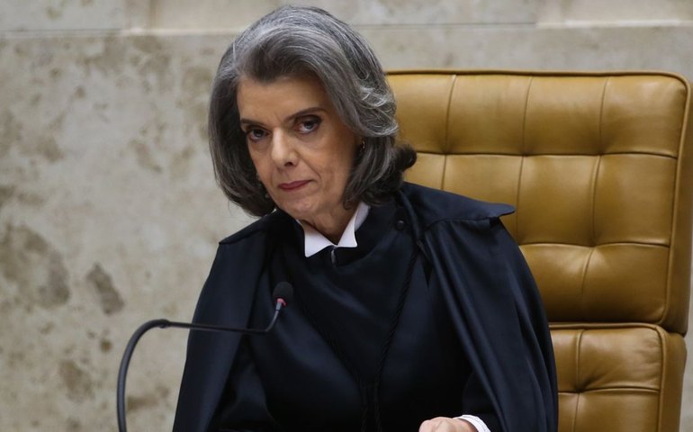 Congresso tem todo o direito de discutir limitação de poderes do STF, diz Cármen Lúcia