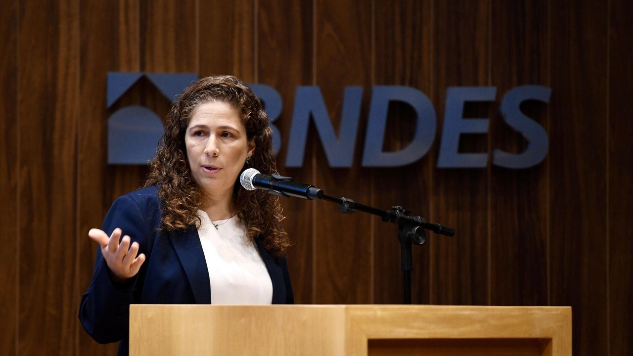 Ministra rebate revista, defende popularidade de Lula e vê crítica velada ao BRICS em publicação