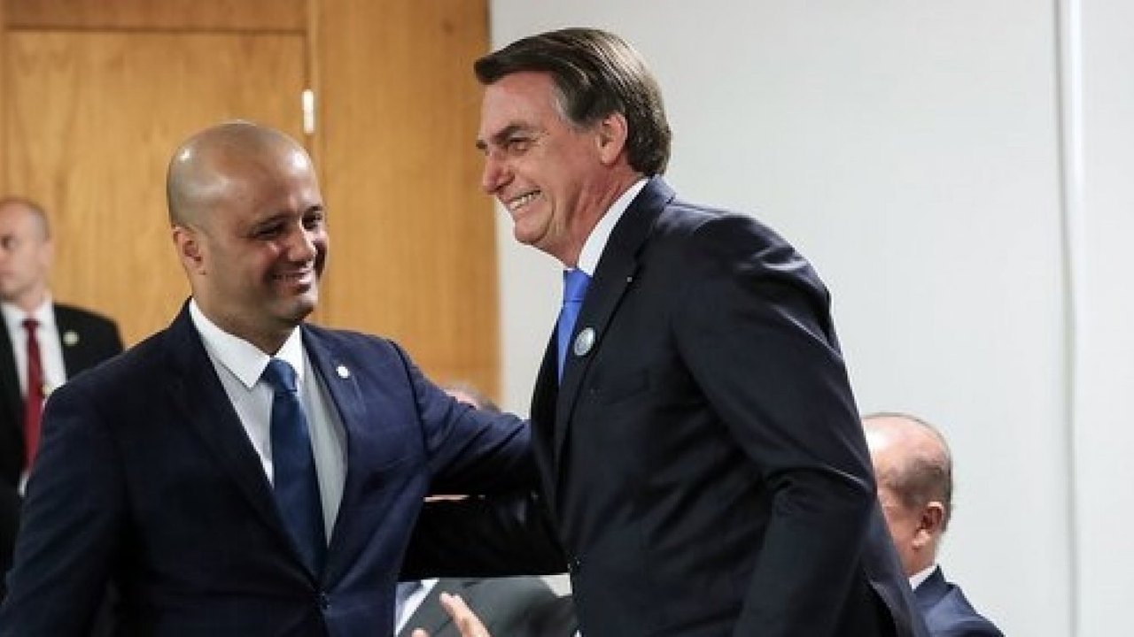 Bolsonaro sonda Major Vitor Hugo para Ministério da Educação