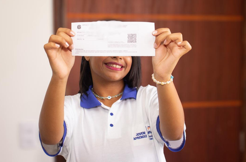 TRE-AL leva cidadania eleitoral a jovens da Sumese durante ação do Registre-se!