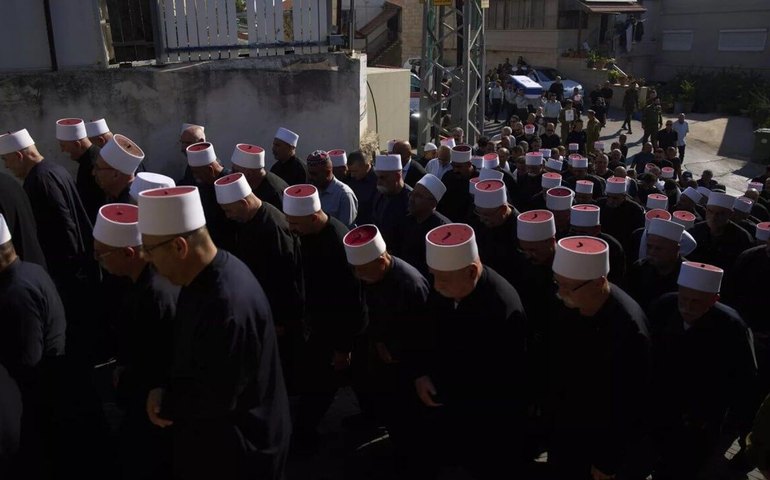 Entre cerco do governo e a ameaça do sectarismo: entenda o que está em jogo para os drusos na Síria