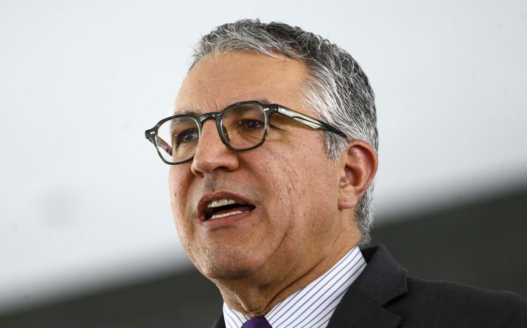 'Vamos continuar perseguindo a meta do déficit zero', afirma Padilha