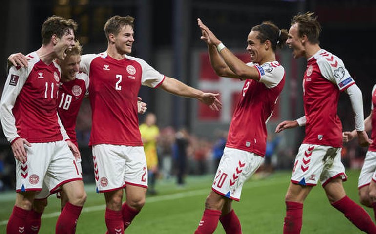Seleção masculina de futebol dinamarquesa recusa aumento e time feminino tem igualdade salarial