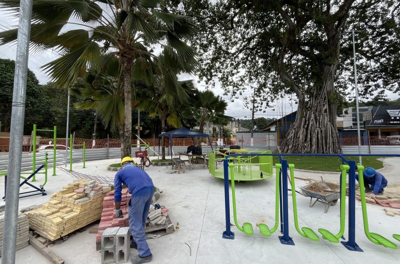 Prefeitura executa diversas obras simultâneas em espaços de lazer por toda Maceió