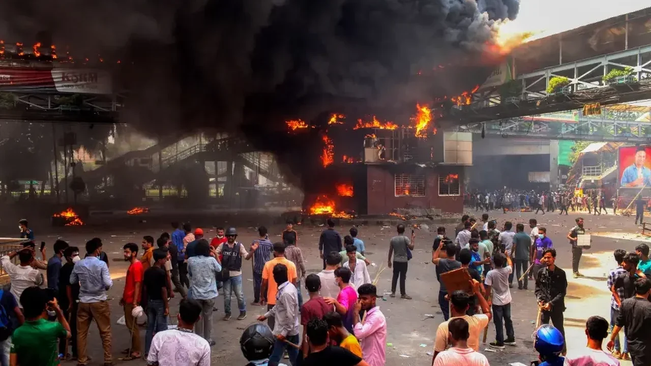 Protestos contra o governo em Bangladesh deixam mais de 70 mortos e 300 feridos 