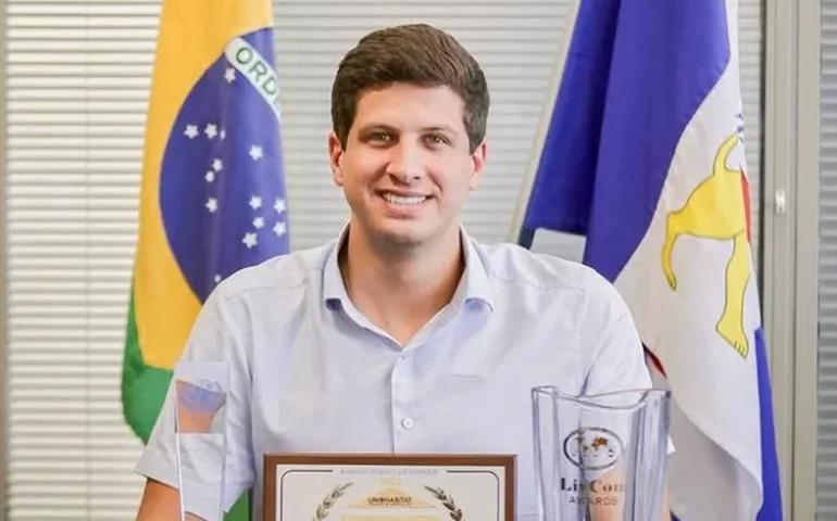 Após reação, Campos anula nomeação de filho procuradora para cargo de R$ 30 mil