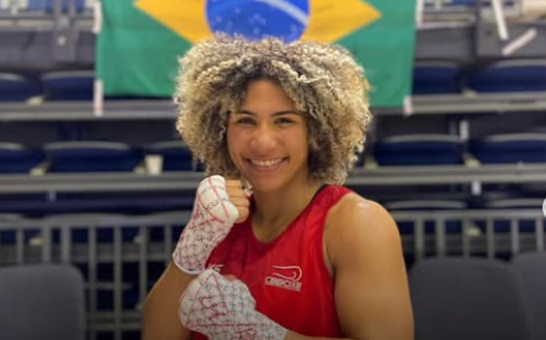 Rebeca Lima bate polonesa e é campeã mundial de boxe na categoria até 60 kg