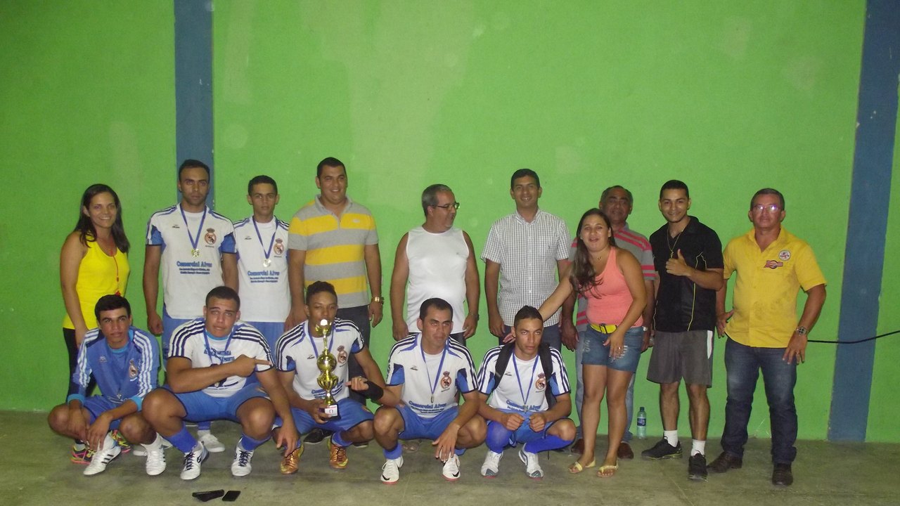 O prefeito de Feira Grande destaca benefícios do esporte em jogos internos