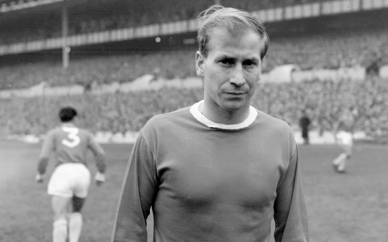 Sir Bobby Charlton era o último sobrevivente do desastre aéreo de Munique