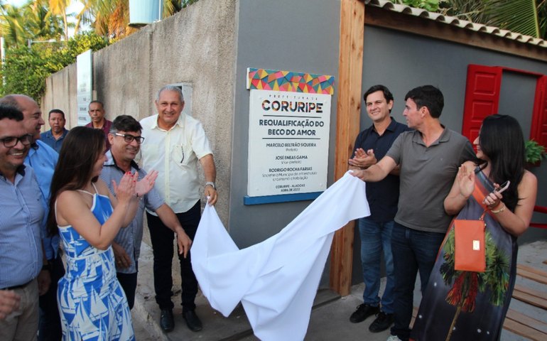 Prefeito Marcelo Beltrão entrega revitalização do farol e mais dois pontos turísticos no Pontal de Coruripe