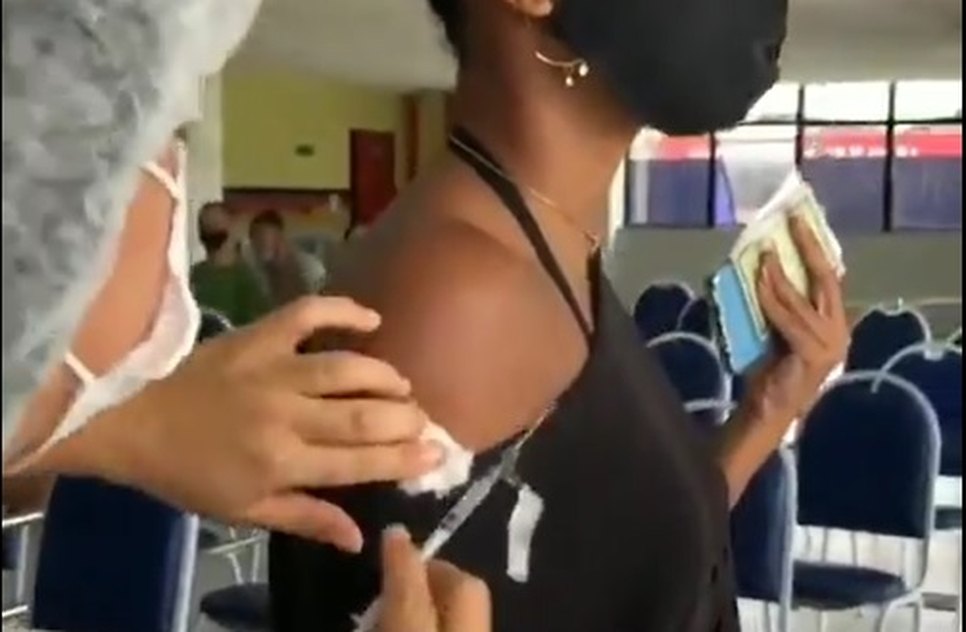 falsa aplicação de vacina.jpg / Foto: Redes Sociais