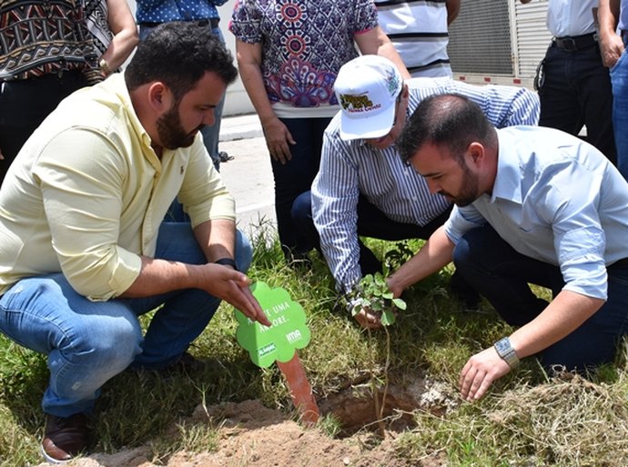 Isnaldo adere ao Alagoas Mais Verde para arborizar povoado Areia Branca
