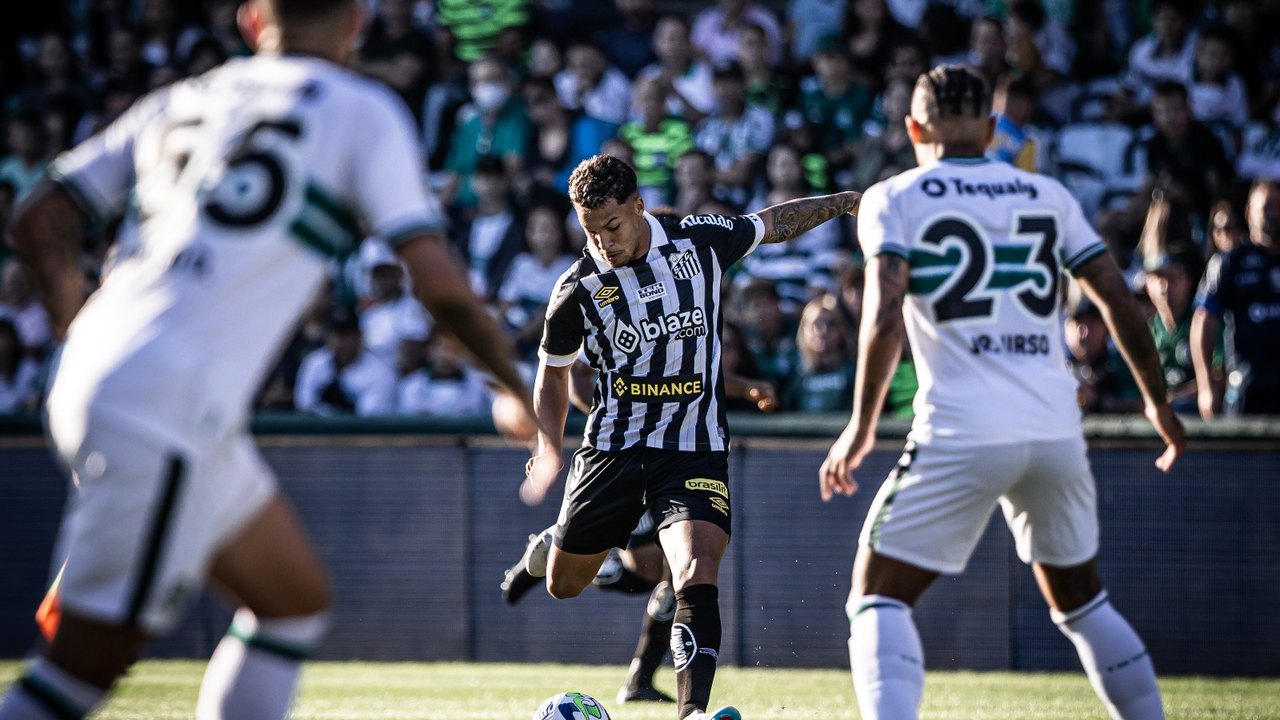 Ataque e defesa, turnos, mandantes e visitantes: equilíbrio em estatísticas-chave torna Brasileirão ainda mais imprevisível