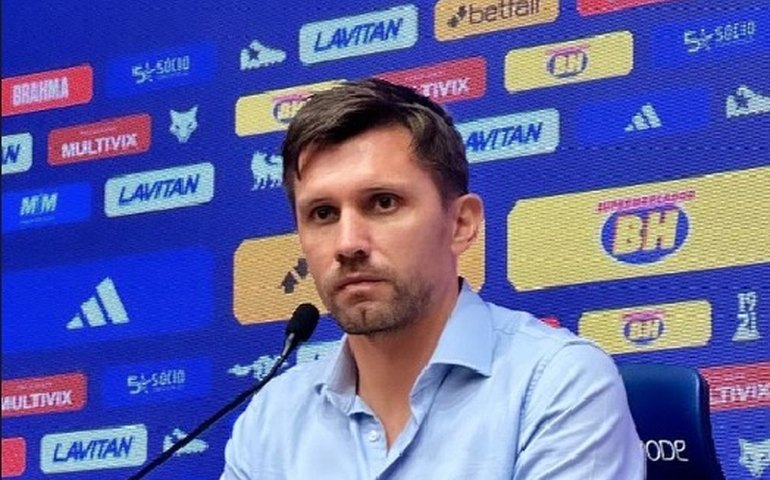 Paulo André assume diretoria de futebol do Cruzeiro prometendo reação após 'grande fracasso'